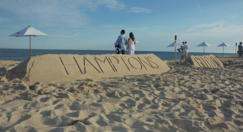 SOUTHAMPTON, NY - JULY 22:  Hamptons Magazine & Gotham Magazine's Annual Clambake on July 22, 2007 in Southampton, New York. (Photo by Steven Henry/Getty Images)